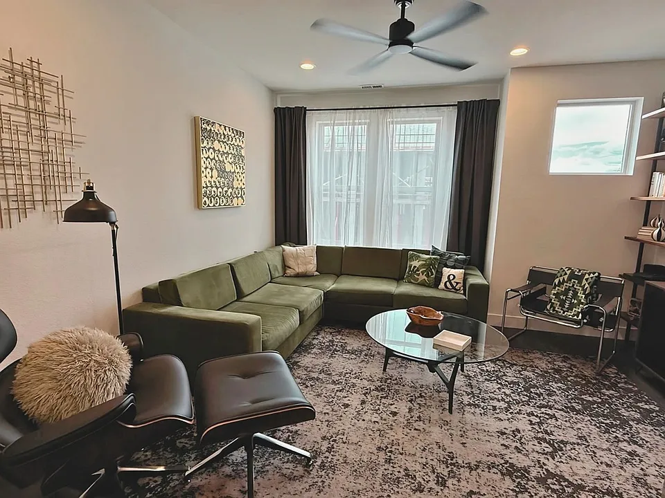 928 Navajo St