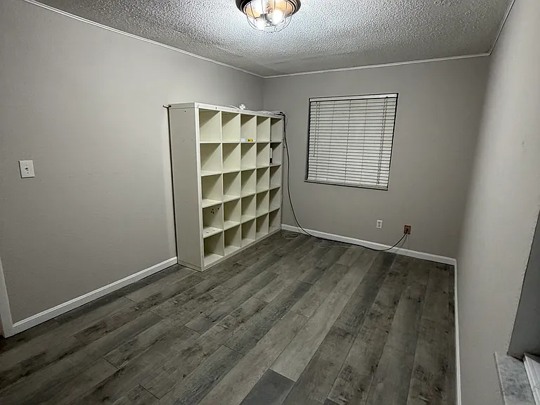 1404 Paula Dr — Photo 20