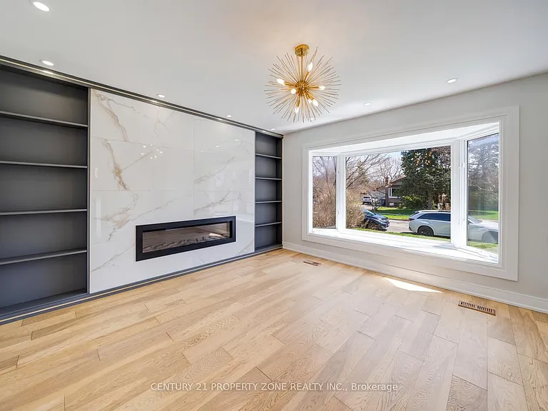 203 Toynbee Trl — Photo 12