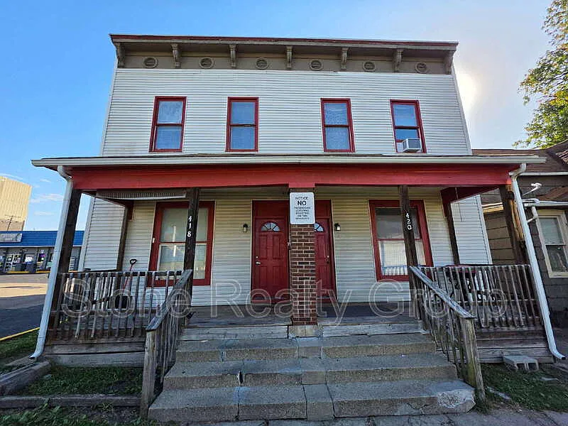 2 bed, 1.0 bath, $700 — Photo 1