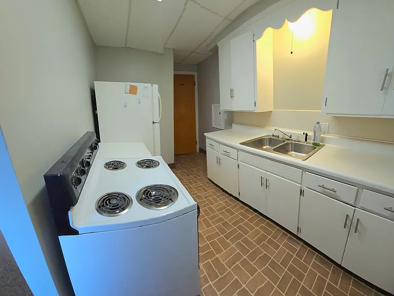548 Arlington Ave — Photo 11
