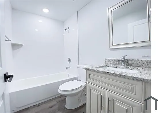 17207 Waldrun Ave — Photo 6