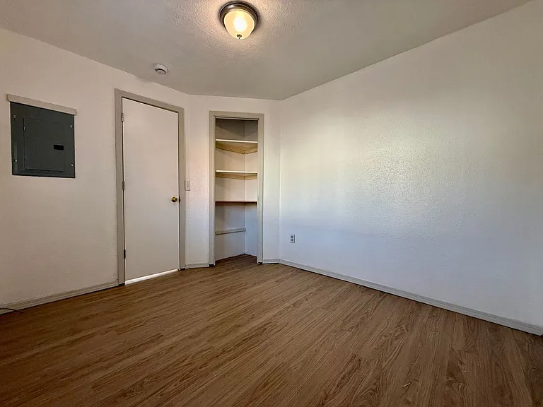 You Don't Want To Miss This Home That Is Walking Distance From Downtown Redmond!! — Photo 12