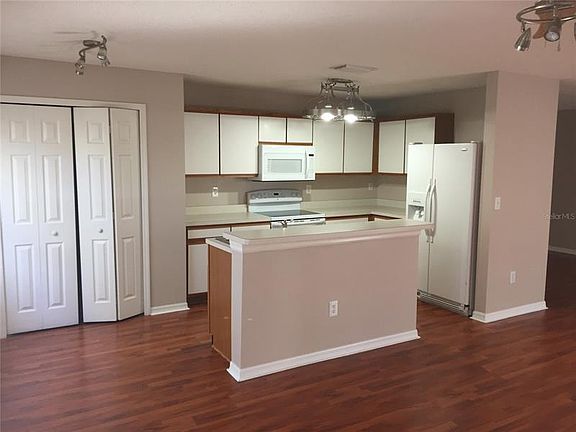 3rd image of 7917 Longwood Run Ln