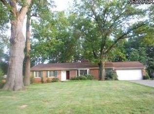 8056 Amber Ln, Brecksville, OH