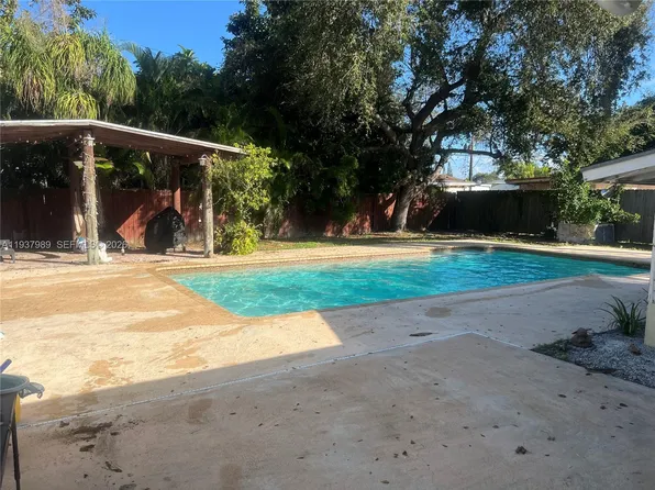 9755 SW 165th Ter, Miami, FL 33157