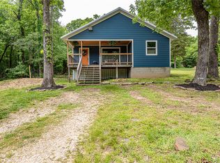 15889 S Applehill Rd, Prairie Grove, AR 72753