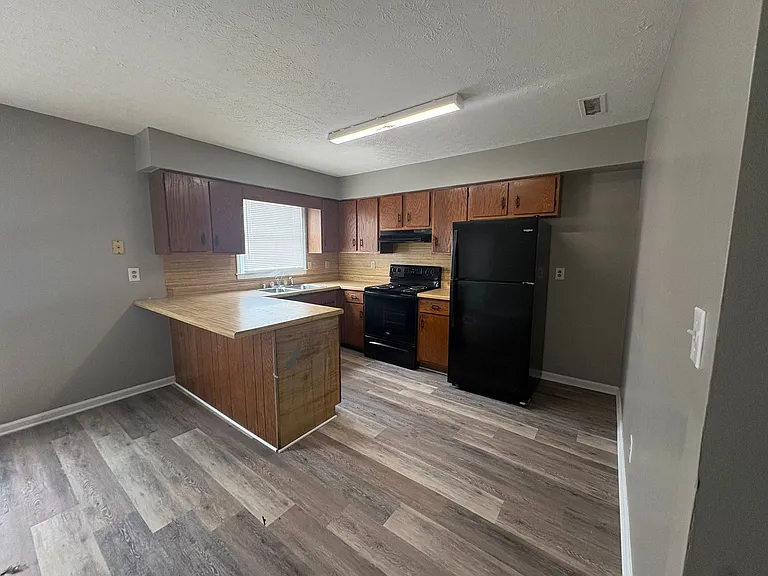 2038 Rock Creek Rd — Photo 2
