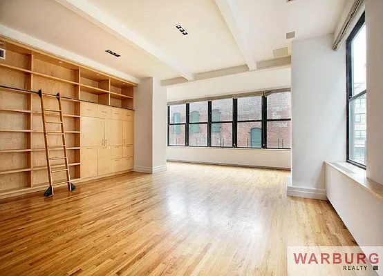 Sold by Warburg | media 23