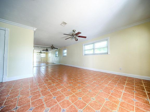 5th image of 2911 Venetian Dr