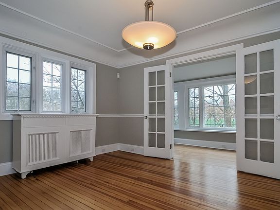 006-Dining_Room-1559339-medium.jpg