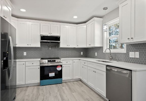 5th image of 557 Oak Tree Dr
