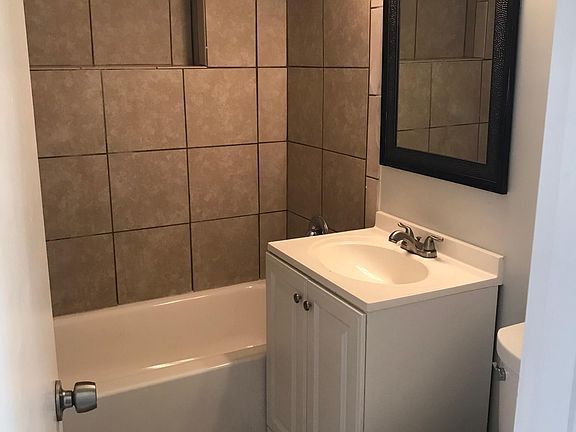 4th image of 1464 W Wellington Dr