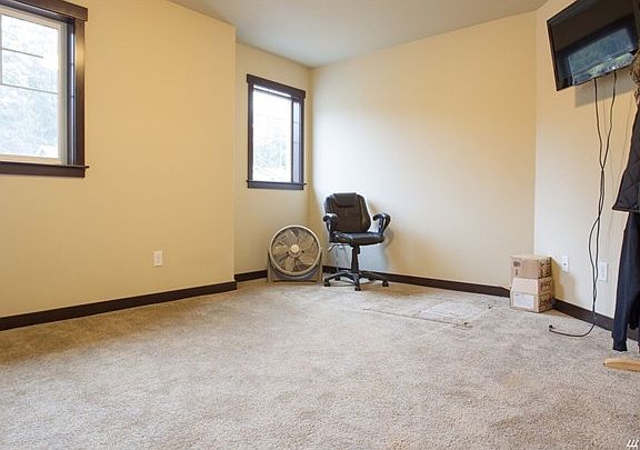 3rd image of 307 Jeff St