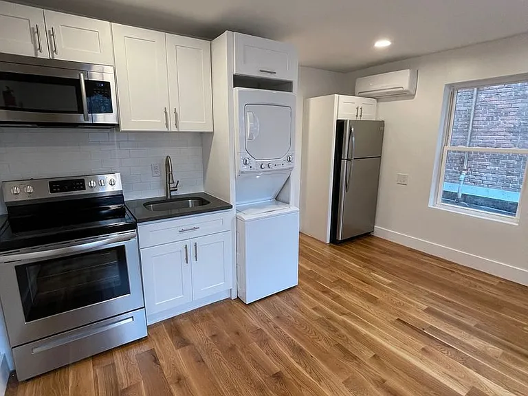 190 Broadway — Photo 1
