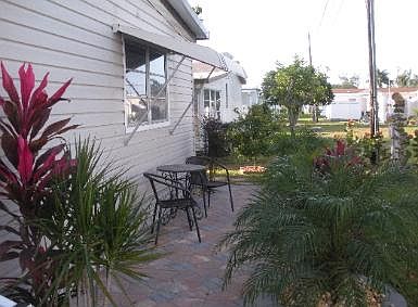 4th image of 17 Coves End Dr