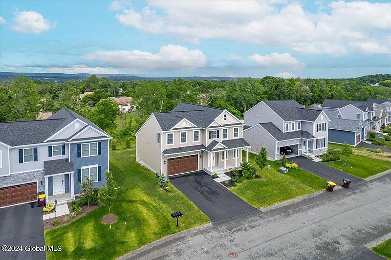 4th image of 23 Penfield Drive