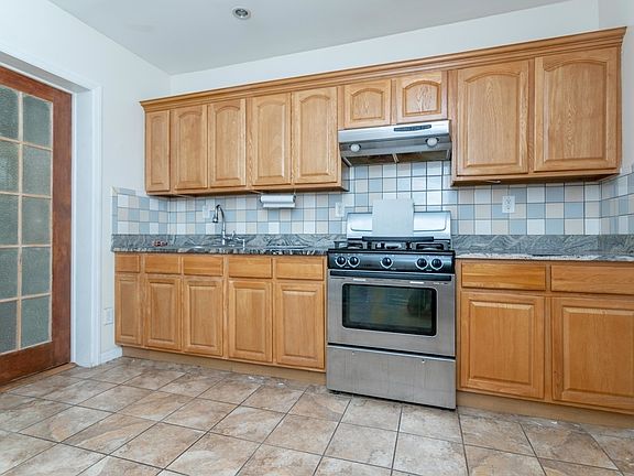 2nd image of 653 Park Pl #2F