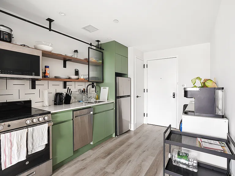 1510 Gates Ave #802 — Photo 4