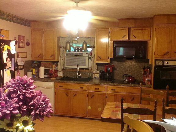4th image of 807 Stratford Pl