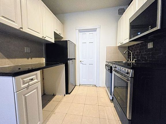 5th image of 421 W 56th St APT 3C