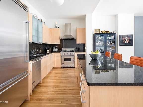 3rd image of 121 W 19th St APT 7B