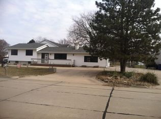 112 Suburban Dr, Norfolk, NE 68701