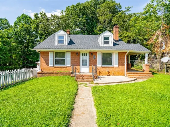 820 Moore St, Reidsville, NC 27320