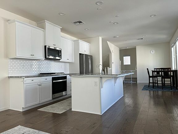 3rd image of 5589 Apex Dr