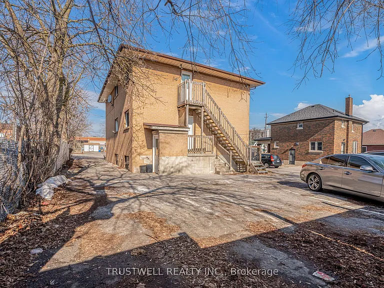 105 Mary St E #1 — Photo 17
