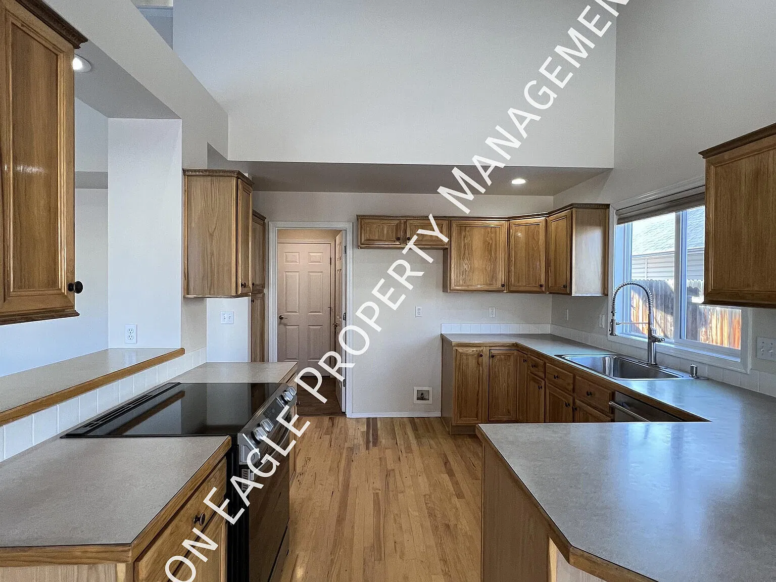 3 bed, 2.5 bath, 2112 sqft, $2,350 — Photo 2