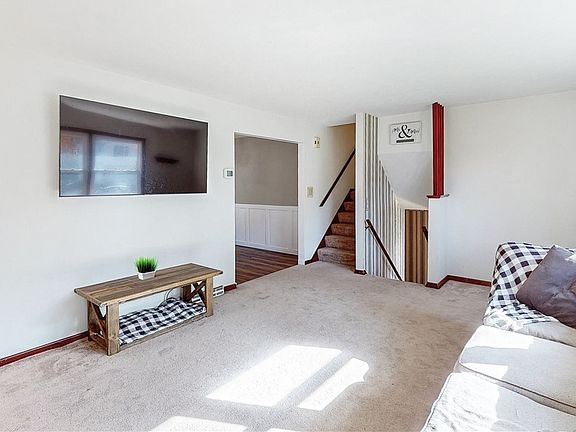 3rd image of 433 Melony Ln