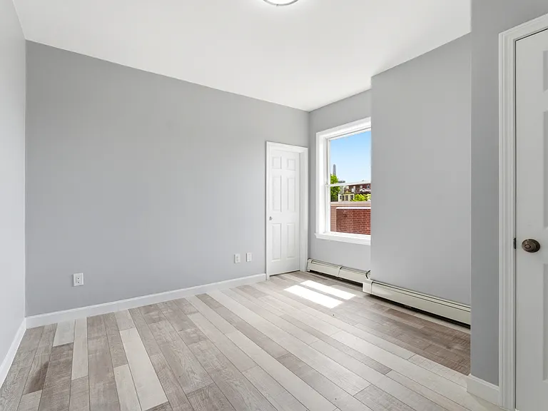 250-252 Main St #3R — Photo 9