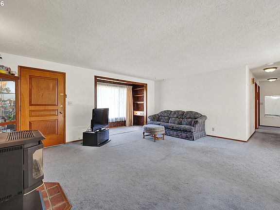 4th image of 444 N 1st St