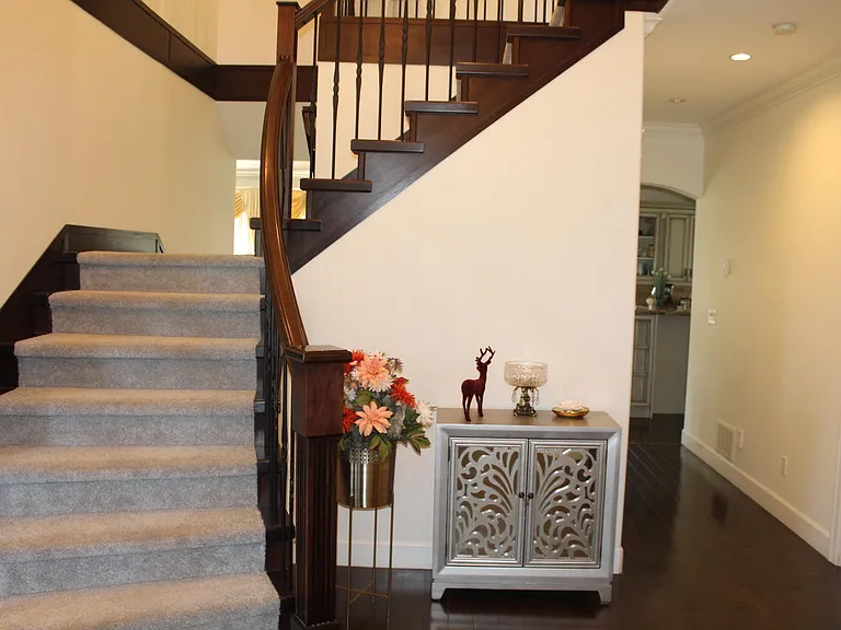 19670 71a Ave #UPPER TWO LEVEL — Photo 15