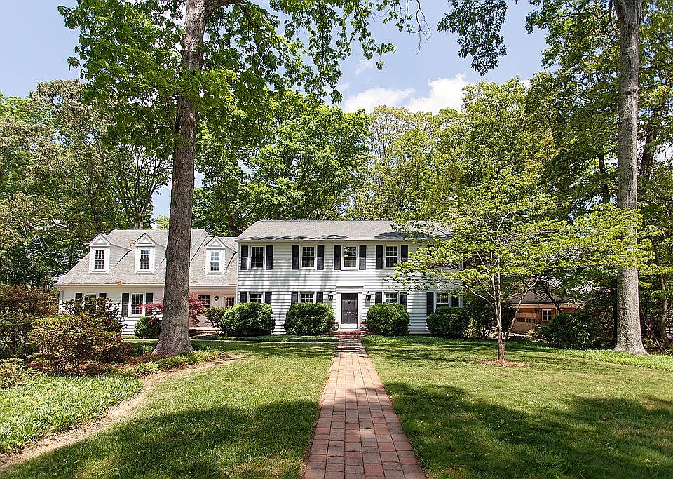 1st image of 211 E Seven Oaks Dr