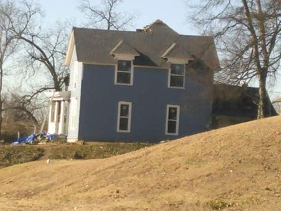 2nd image of 821 Jefferson St