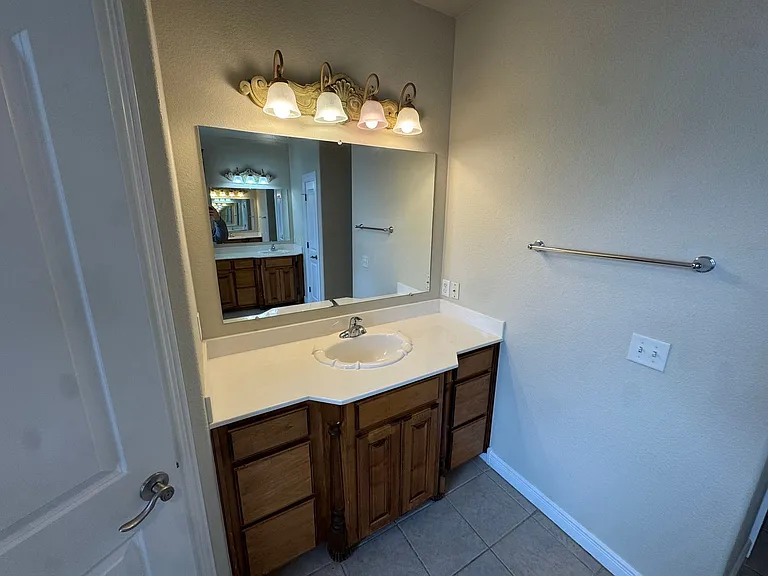 407 Lyndal Ln — Photo 21