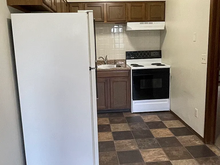 444 N Broad St #8 — Photo 4