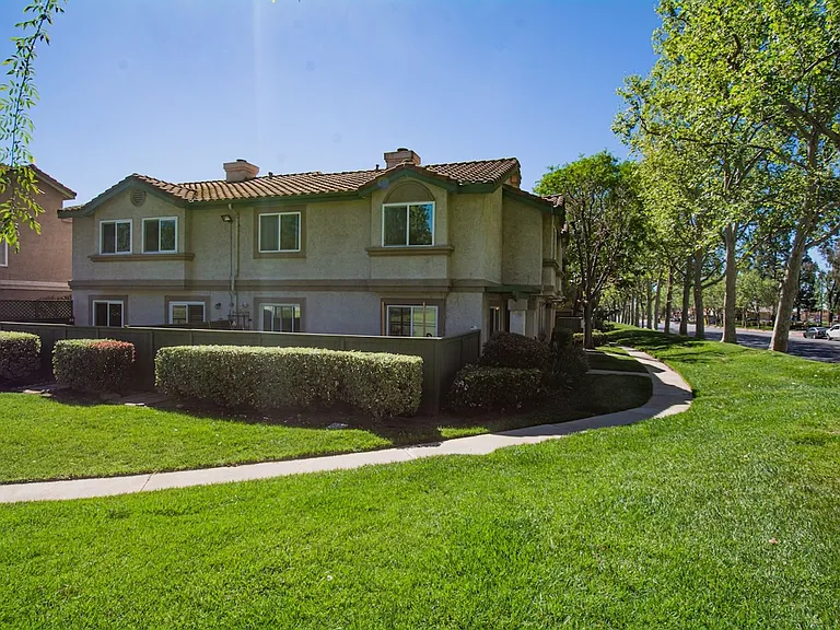 8408 Spring Desert Pl #G — Photo 25