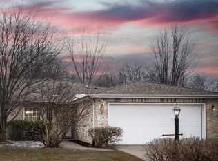 130 Polly Ln, Hobart, IN