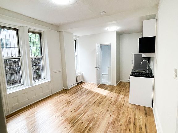 3rd image of 346 E 20th St APT 4