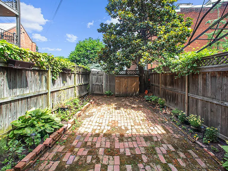 828 D St SE #1 — Photo 12