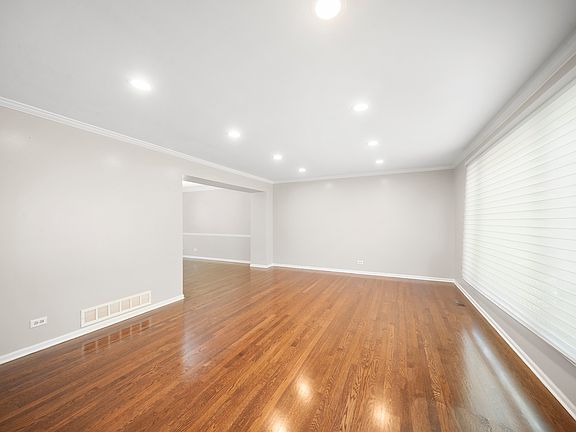 4th image of 310 Chesterfield Ln