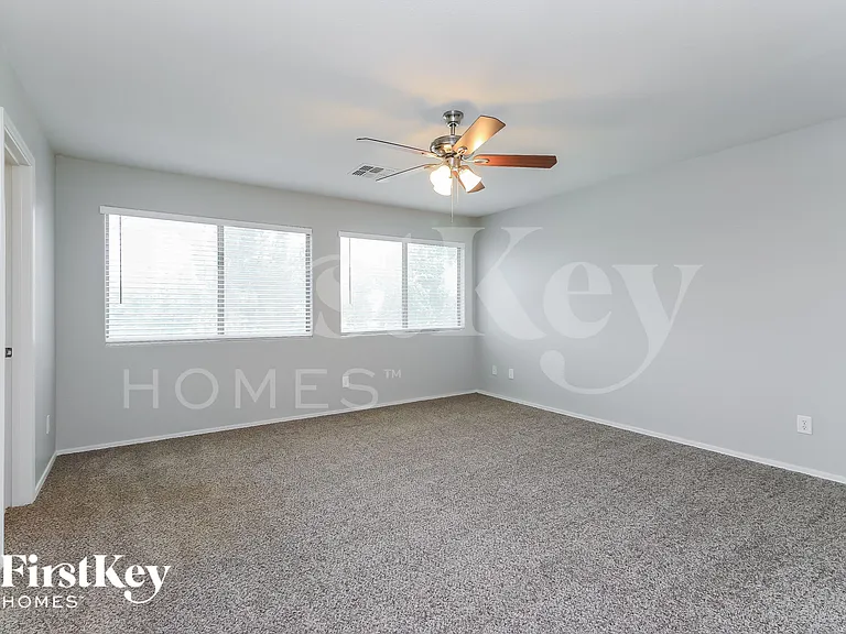 617 E Payton Cir — Photo 8