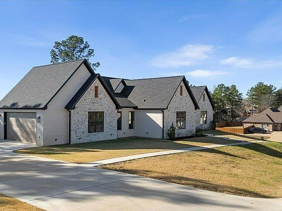 3rd image of 12181 Oak Grove Dr