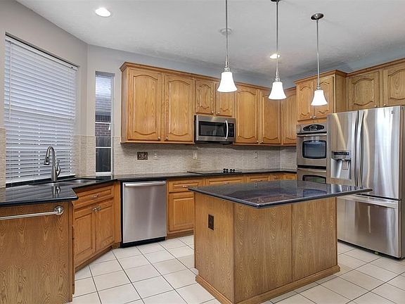4th image of 2211 Fairwater Park Dr