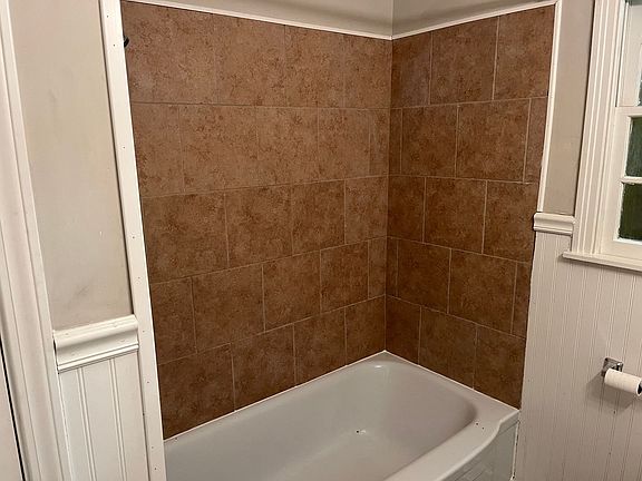 4th image of 1019 Fairway Dr NW
