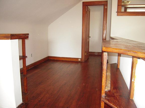 2nd image of 1035 Gates Ave APT 3