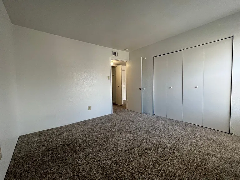 Emerald Cove Apartments — Photo 89